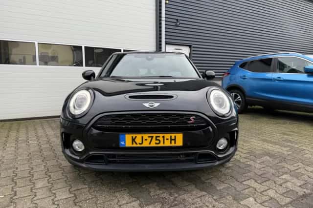 MINI Clubman (2016) thumbnail 2