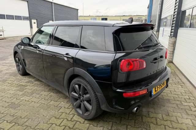 MINI Clubman (2016) thumbnail 3