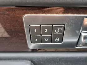 Land Rover Range Rover (2011) thumbnail 15