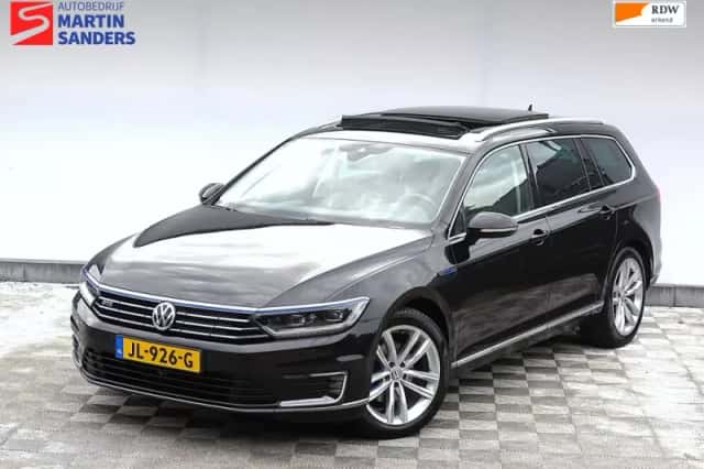 Volkswagen Passat (2015) thumbnail 1