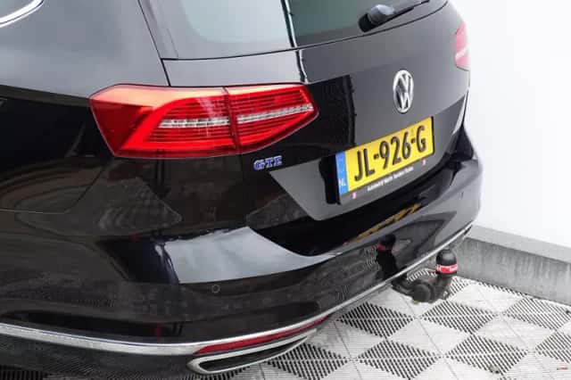 Volkswagen Passat (2015) thumbnail 2
