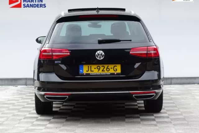 Volkswagen Passat (2015) thumbnail 3