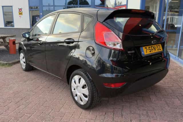 Ford Fiesta (2013) thumbnail 5
