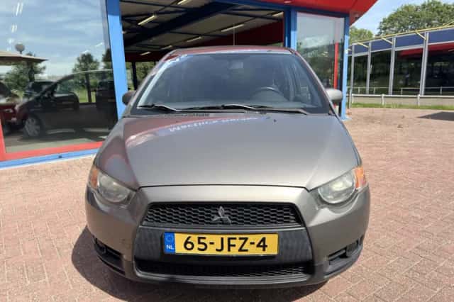Mitsubishi Colt (2009) thumbnail 3