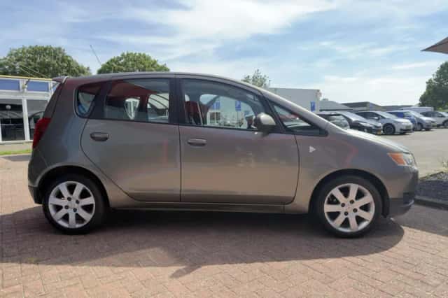 Mitsubishi Colt (2009) thumbnail 6