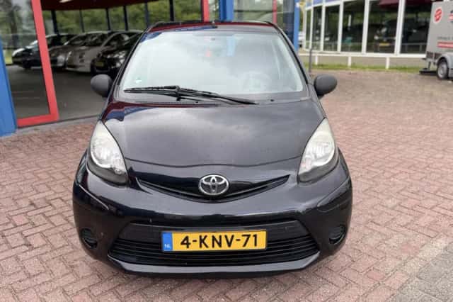 Toyota Aygo (2013) thumbnail 2