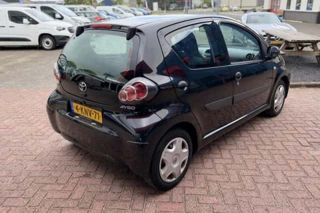 Toyota Aygo (2013) thumbnail 5