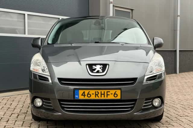 Peugeot 5008 (2010) thumbnail 4