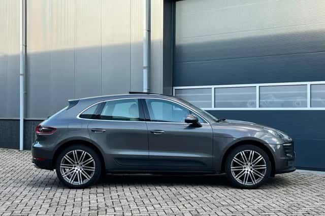 Porsche Macan (2017) thumbnail 6