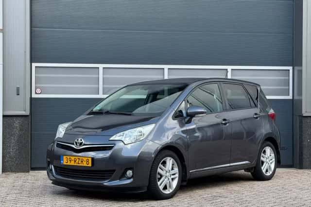 Toyota Verso-S (2011) thumbnail 1
