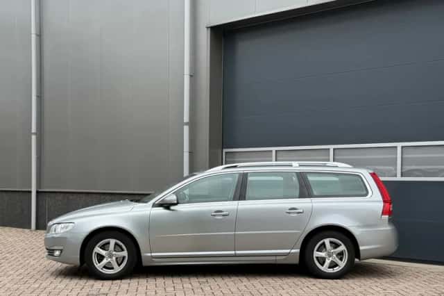 Volvo V70 (2016) thumbnail 2