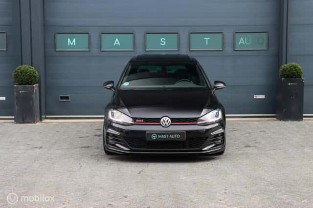 Volkswagen Golf (2019) thumbnail 2