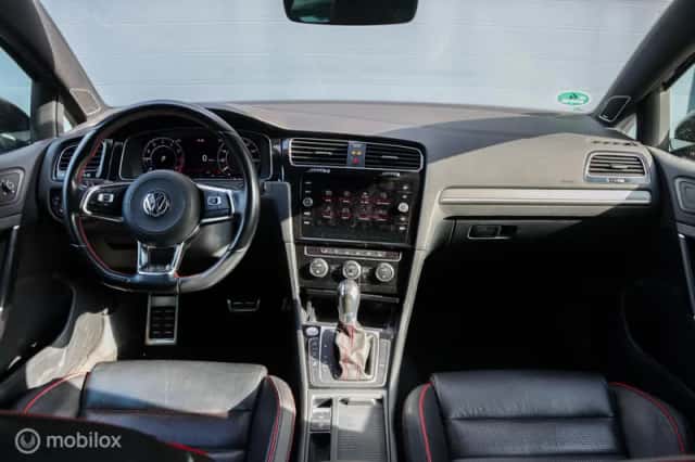 Volkswagen Golf (2019) thumbnail 3