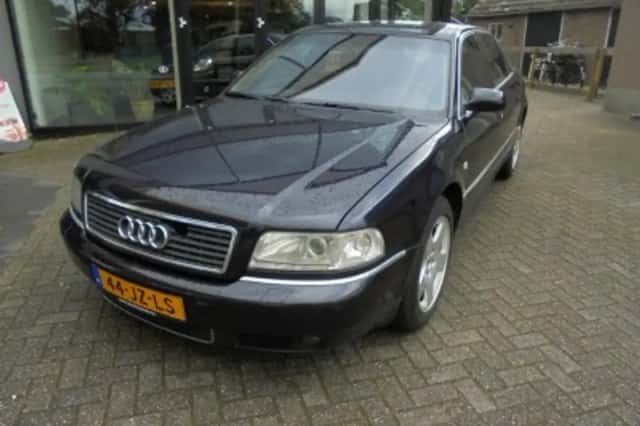 Audi A8 (2002) thumbnail 2