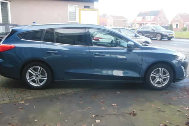 Ford Focus (2022) thumbnail 6