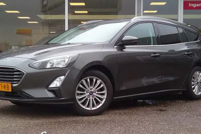 Ford Focus (2021) thumbnail 1