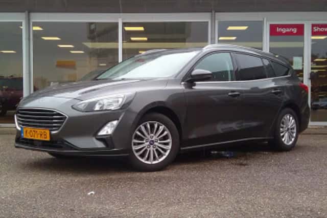 Ford Focus (2021) thumbnail 1
