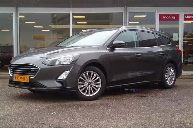 Ford Focus (2021) thumbnail 2