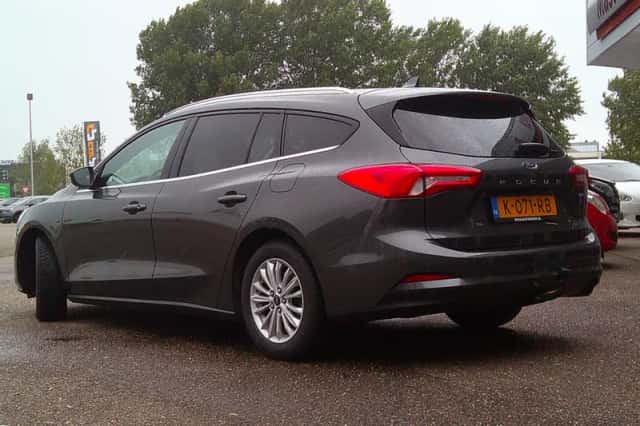 Ford Focus (2021) thumbnail 4