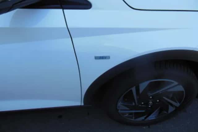 Hyundai Bayon (2021) thumbnail 3