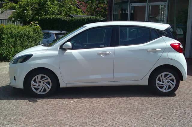 Hyundai i10 (2023) thumbnail 3