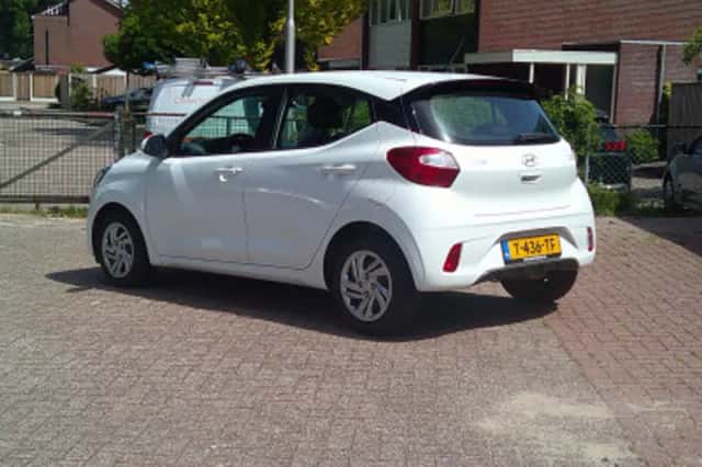 Hyundai i10 (2023) thumbnail 3