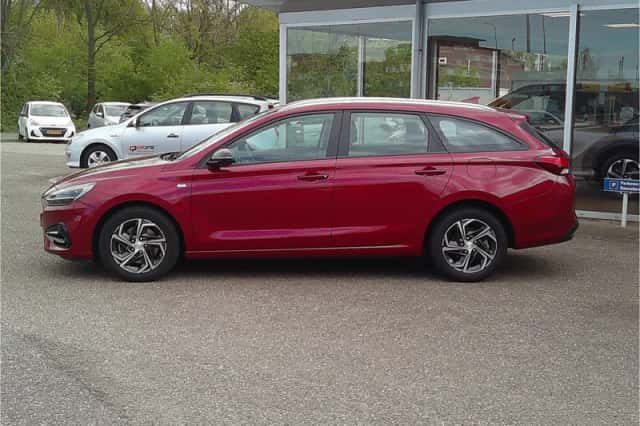 Hyundai i30 (2022) thumbnail 3