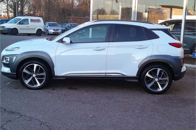 Hyundai Kona (2018) thumbnail 3