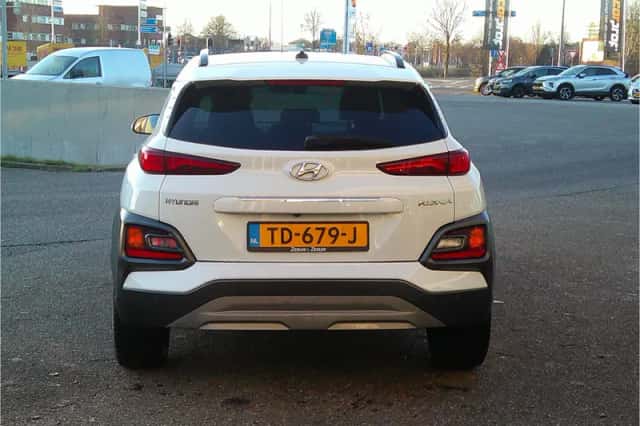 Hyundai Kona (2018) thumbnail 4