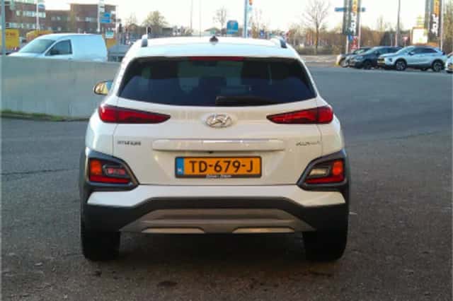 Hyundai Kona (2018) thumbnail 4