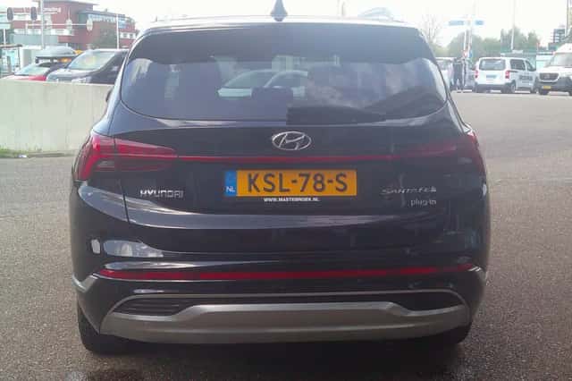 Hyundai Santa Fe (2022) thumbnail 4