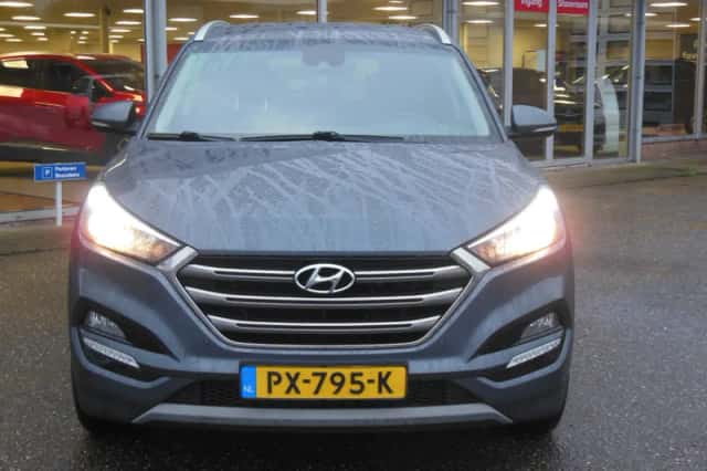 Hyundai Tucson (2017) thumbnail 3