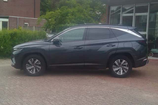 Hyundai Tucson (2022) thumbnail 2