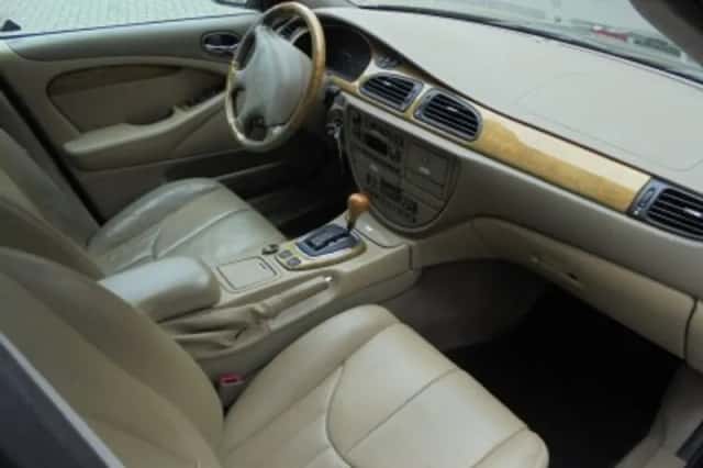 Jaguar S-Type (2000) thumbnail 3