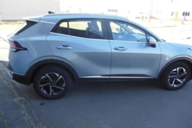 Kia Sportage (2022) thumbnail 3