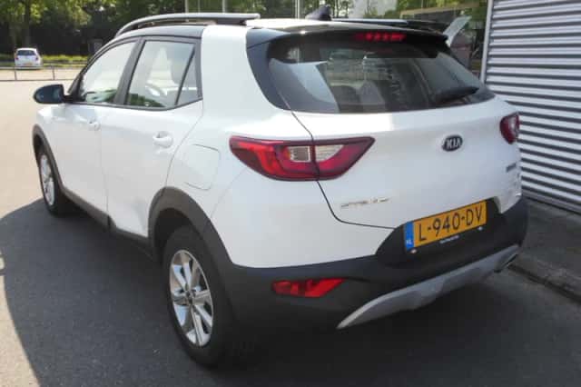 Kia Stonic (2021) thumbnail 6