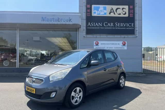Kia Venga (2010) thumbnail 2