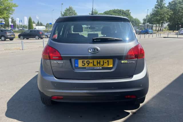 Kia Venga (2010) thumbnail 4