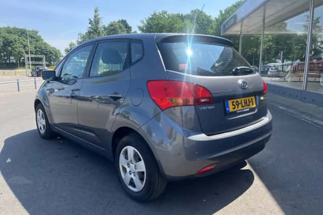 Kia Venga (2010) thumbnail 4