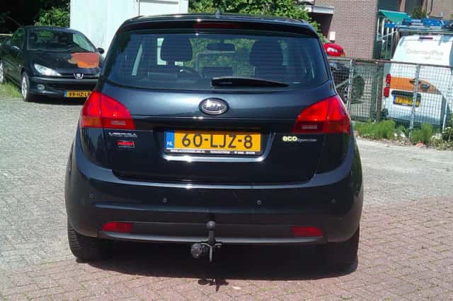 Kia Venga (2010) thumbnail 4