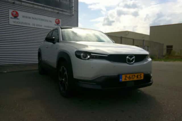 Mazda MX-30 (2024) thumbnail 2