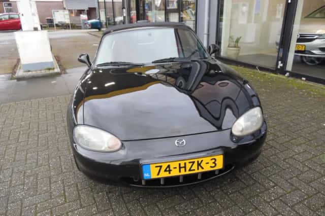 Mazda MX-5 (2000) thumbnail 2
