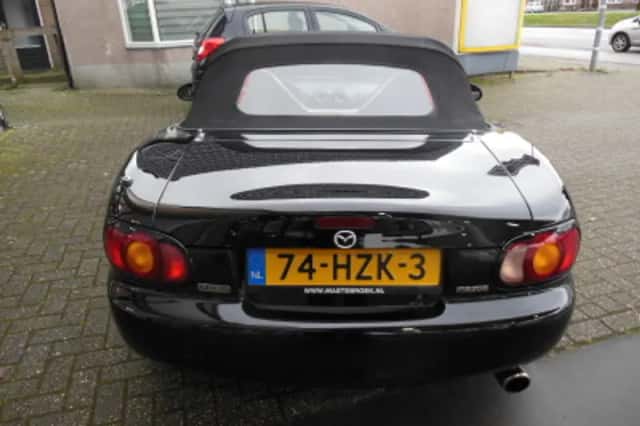 Mazda MX-5 (2000) thumbnail 3