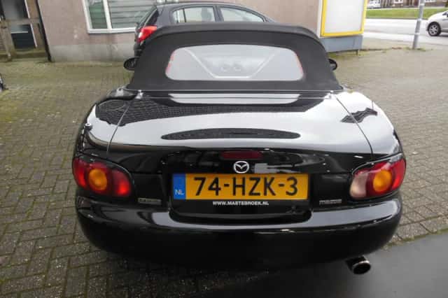 Mazda MX-5 (2000) thumbnail 4