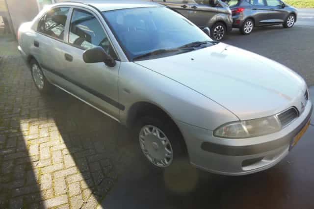 Mitsubishi Carisma (2000) thumbnail 3