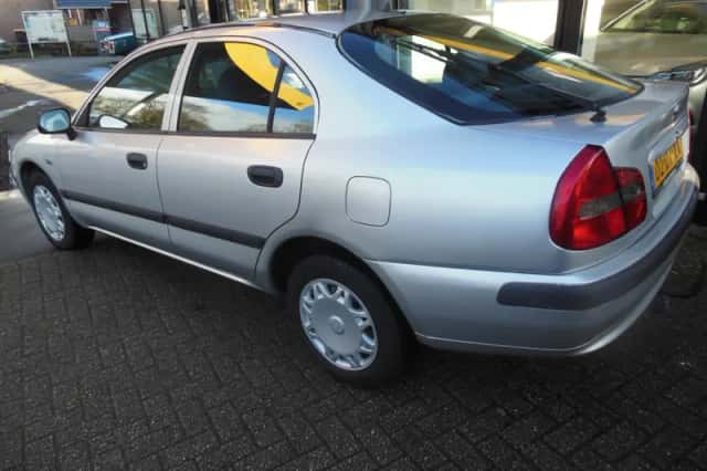 Mitsubishi Carisma (2000) thumbnail 5