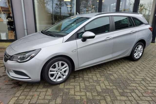 Opel Astra (2017) thumbnail 3