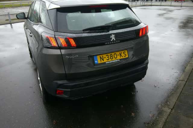 Peugeot 3008 (2021) thumbnail 6