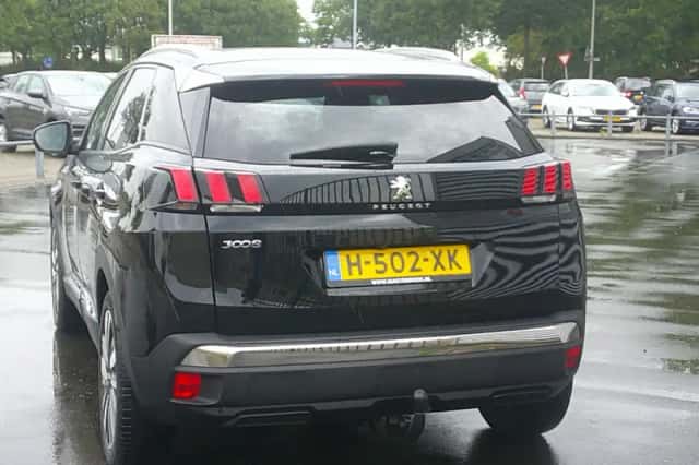 Peugeot 3008 (2020) thumbnail 4