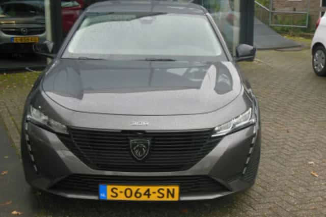 Peugeot 308 (2023) thumbnail 2